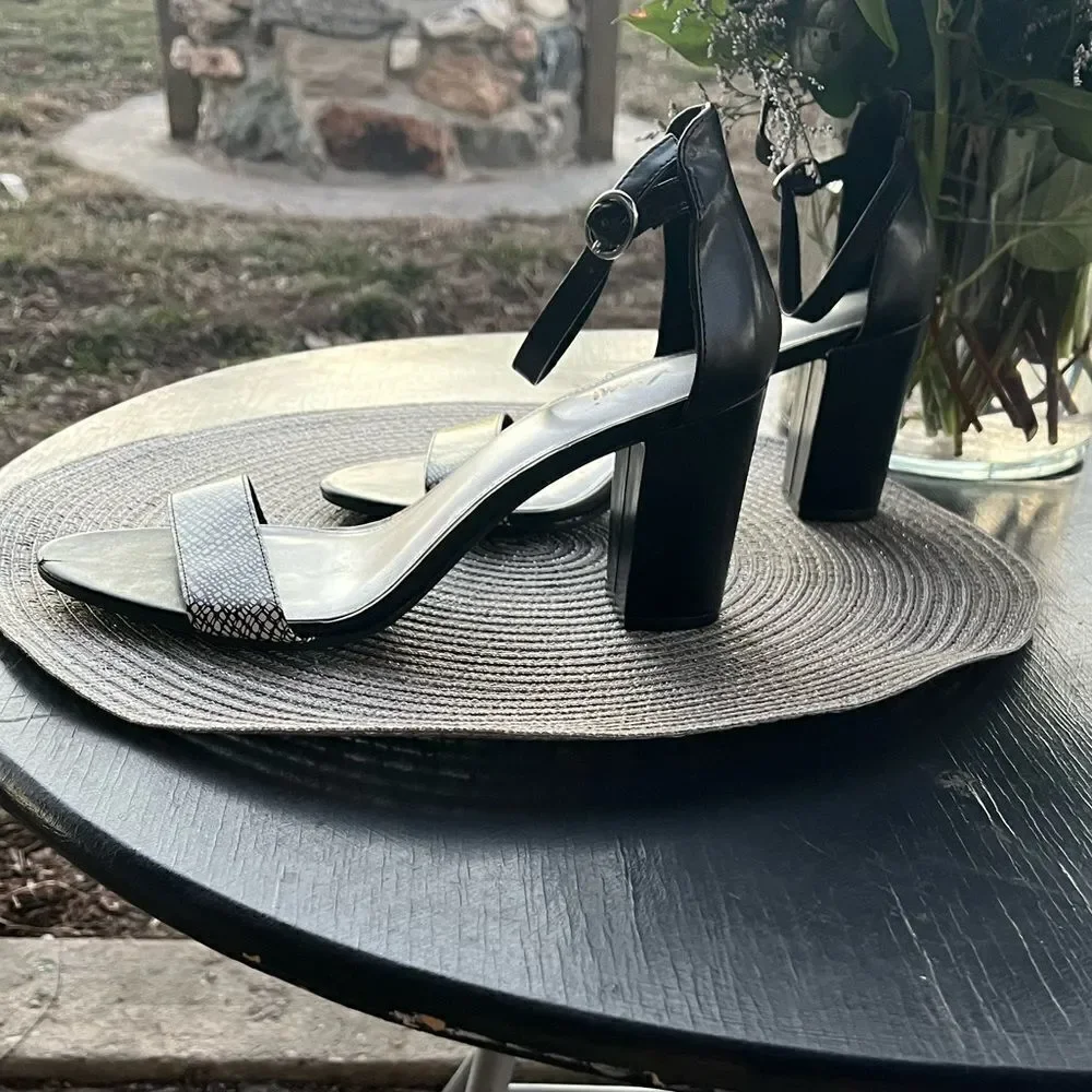 Fioni Block Heeled Sandals Black & White Strap Women’s Size 8.5